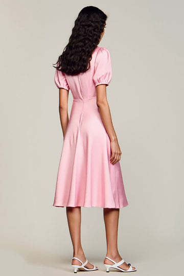 Robe midi en satin rose avec manches bouffantes